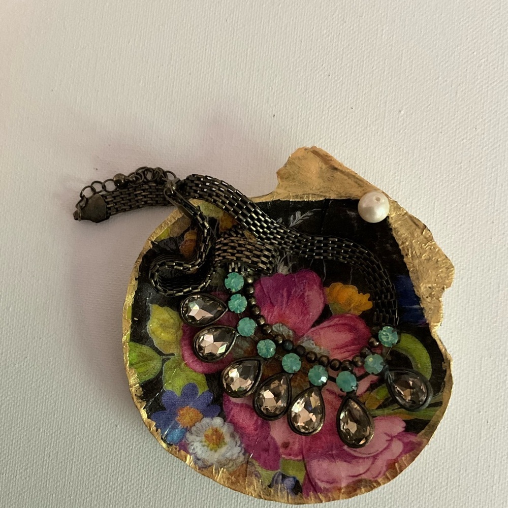 Scalloped clam shell decoupaged and hand painted with gold leaf Jewelry Dish - Picture 4 of 5